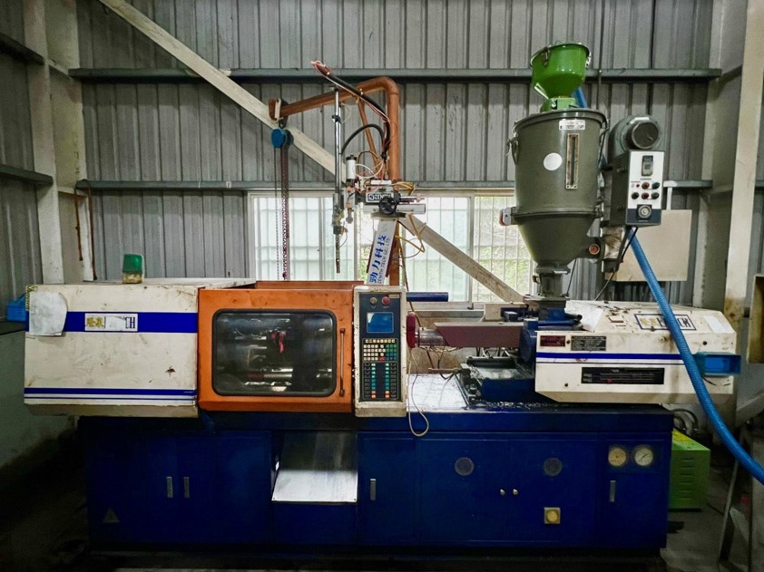 90tons 340mm column mobilecatch injection plastic machine clamp power double force taiwan taichung fine product mold moulding extrusion bike mount